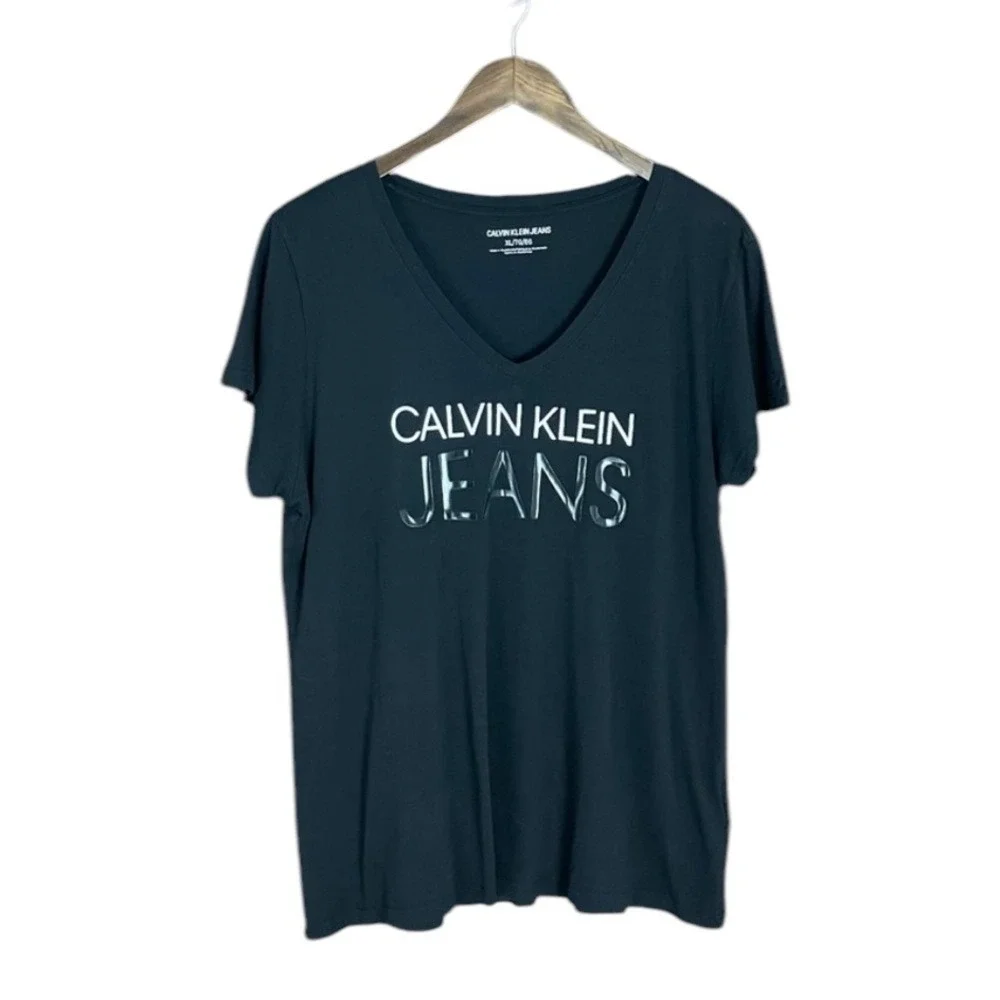 Calvin Klein Jeans | Shiny Graphic Logo‎ Short Sleeve V-Neckline Vneck Tee - Picture 7 of 7